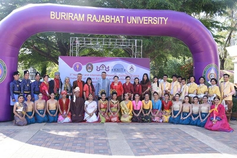 ภาพบรรยากาศการเปิดงานราชภัฏบุรีรัมย์มหกรรมวิชาการและวัฒนธรรมนานาชาติ ครั้งที่ 3 (BRICC Festival 2019)